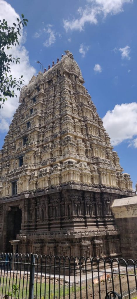 two day trip from bangalore to Vellore, Vellore Jalakandeswarar temple main gopuram view_travelduo images